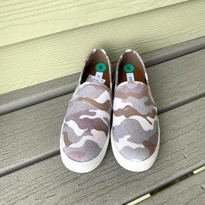 💖 NWOT, Steve Madden Green Camo Sneakers Sz 8